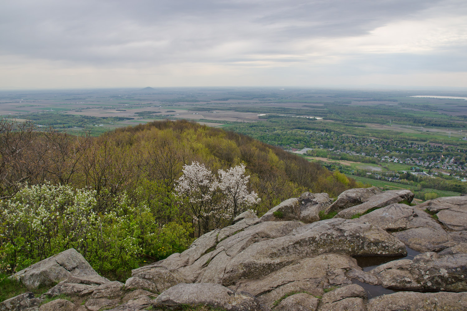 Les Secrets du Mont SaintHilaire La Beauté du Québec Les Secrets du Mont SaintHilaire La Beauté du Québec